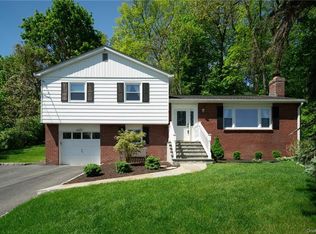 635 Cardinal Rd, Cortlandt Manor, NY 10567