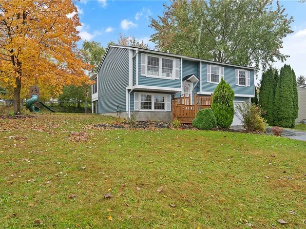 201 Woodmont Dr, Camillus, NY 13031