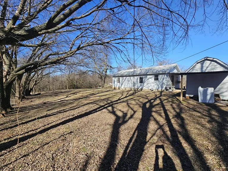 517 E Vinita Ave — Photo 20