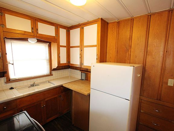 3rd image of 908 1/2 N Humphreys St