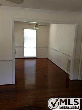 5th image of 207 W Ave E