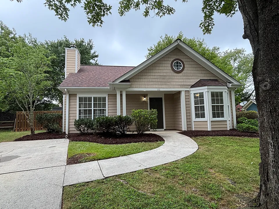 111 Foxglove Dr