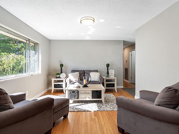 3rd image of 126 Belleview Dr SE