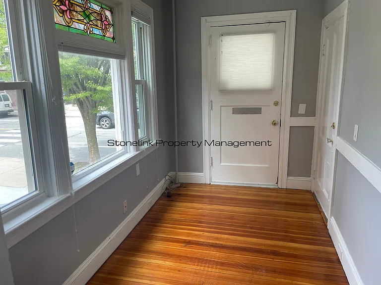 340 Smith St — Photo 13