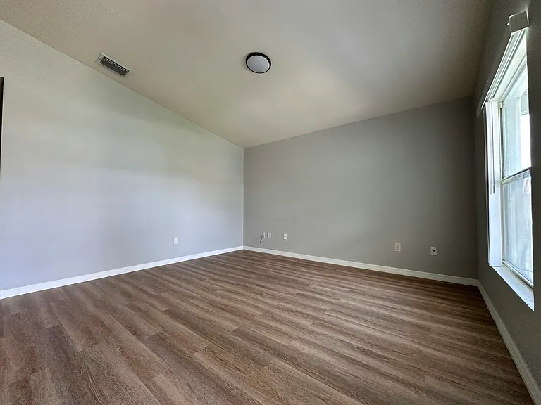 228 Homer Ave S — Photo 2