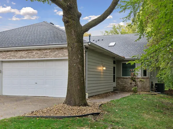 695 Emerald Rdg, Roseville, MN 55113
