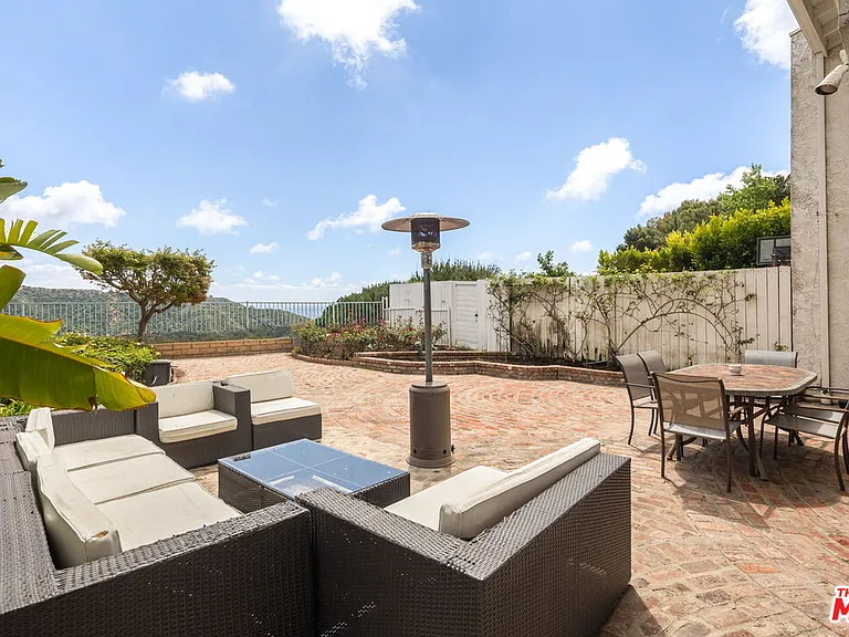 2484 Angelo Dr — Photo 8