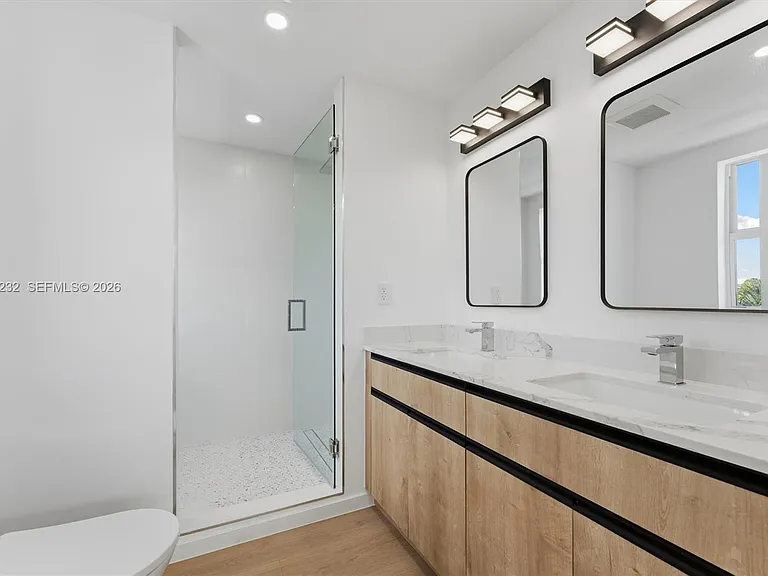 824 SE 12th Ct #850 — Photo 22