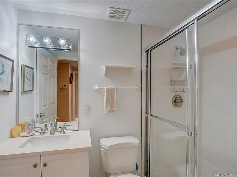 5750 NE Island Cove Way #3203 — Photo 8