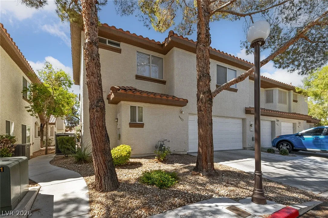 3 bed, 2.5 bath, 1362 sqft, $1,850 — Photo 2