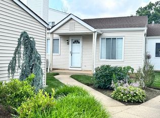 5 Inwood Ter #5, Freehold, NJ 07728