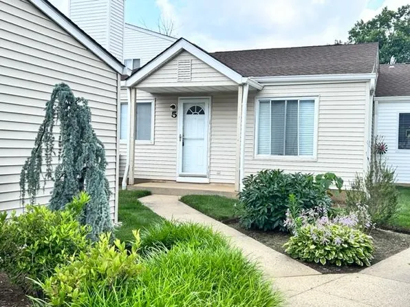 5 Inwood Ter #5, Freehold, NJ 07728