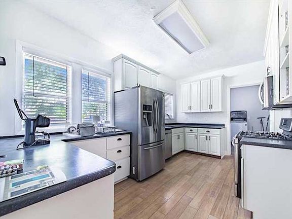4th image of 1718 E Elm Rd