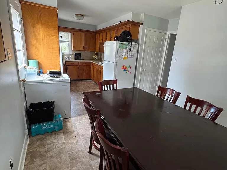 1439 Crawford Ave — Photo 5