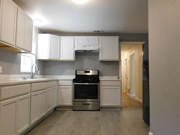 5th image of 1608 Massey St