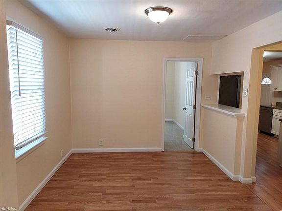 3rd image of 9418 Chesapeake St
