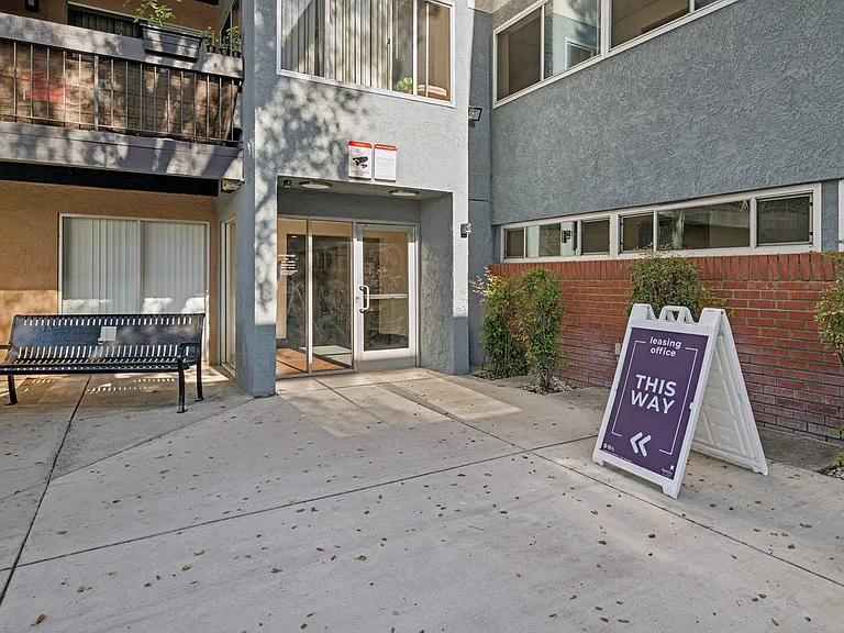 Oak Park Apartments — Photo 12