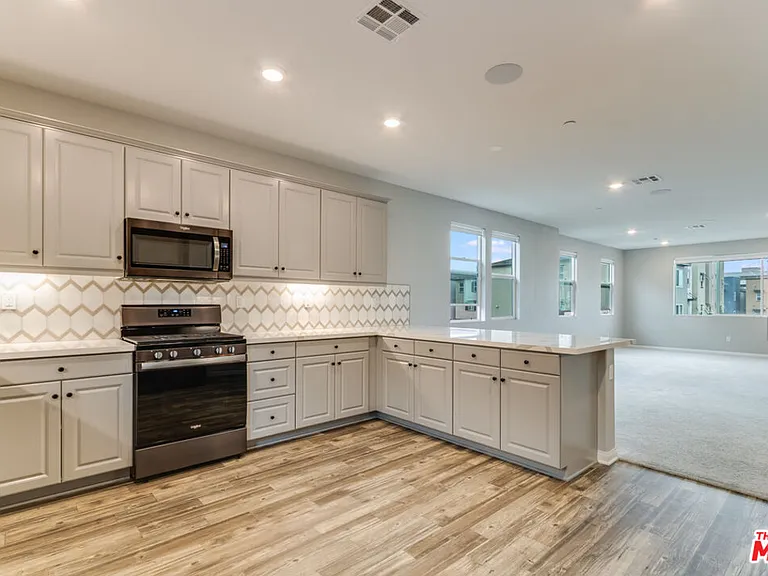713 Daniel Freeman Cir — Photo 23