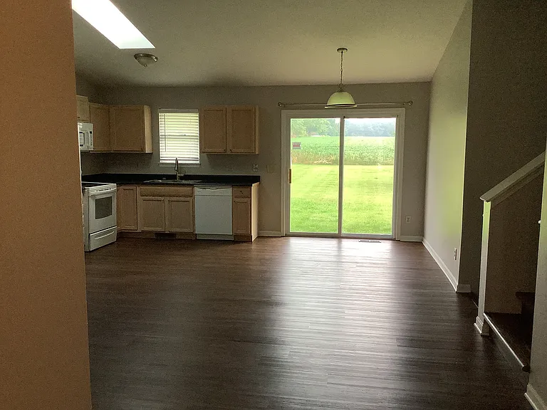 8298 Macintosh Ln — Photo 3