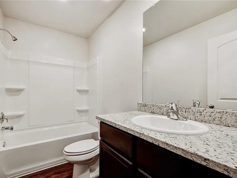 101 Maywood Ln — Photo 6