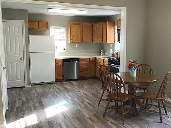 2nd image of 209 E Lake St