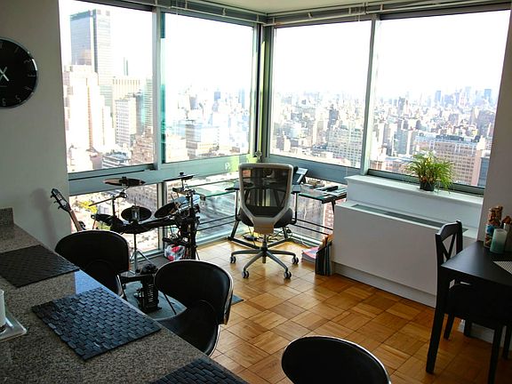 4th image of 505 W 37th St APT 3904
