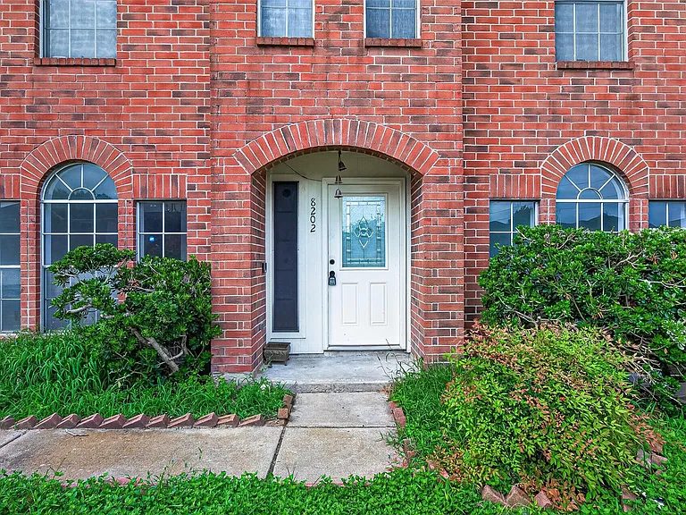 8202 Worthington Dr — Photo 3