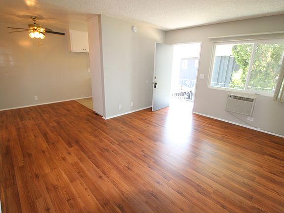 4th image of 3123 1/2 3125 Foothill Blvd #21