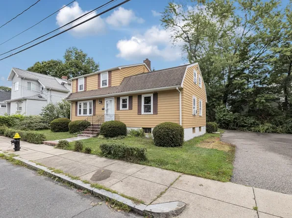 20 Paragon Rd, West Roxbury, MA 02132