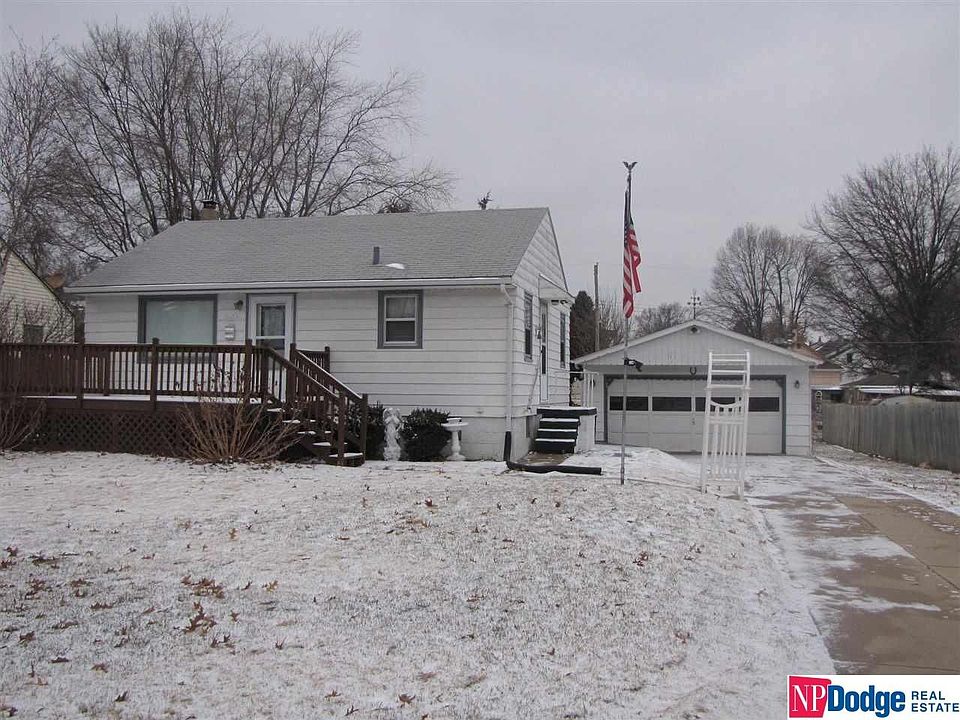 2nd image of 3246 Madison St