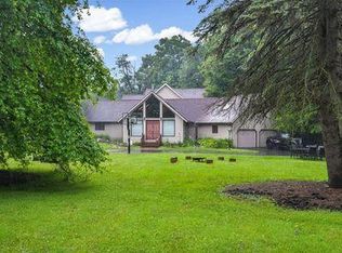 8667 Taylor May Rd, Chagrin Falls, OH 44023