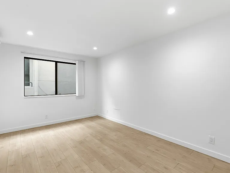 642 NW Knoll Dr — Photo 21