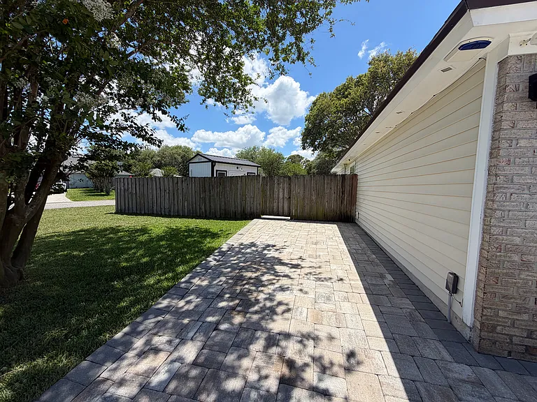 1110 Tolkien Ln — Photo 3