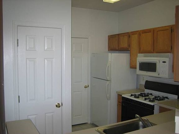 fully applianced kitchen