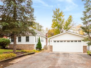 3821 Eastway Dr, Island Lake, IL 60042