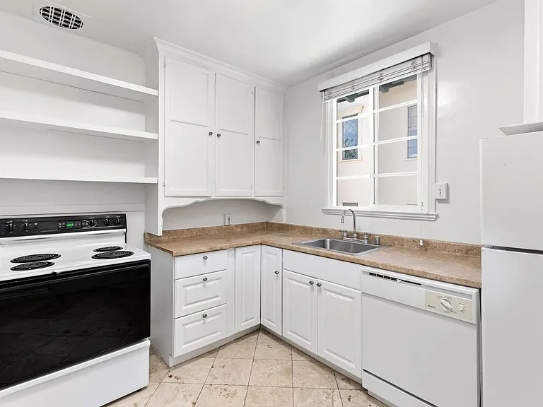 146 W 3rd Ave #1368R — Photo 9
