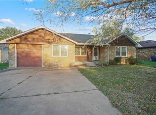 303 S Overlook Dr, Coffeyville, KS 67337