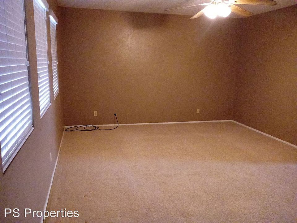 2nd image of 1317 Elkslip Dr NE