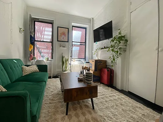 Rented by Ethan Blinder, LREB | media 21