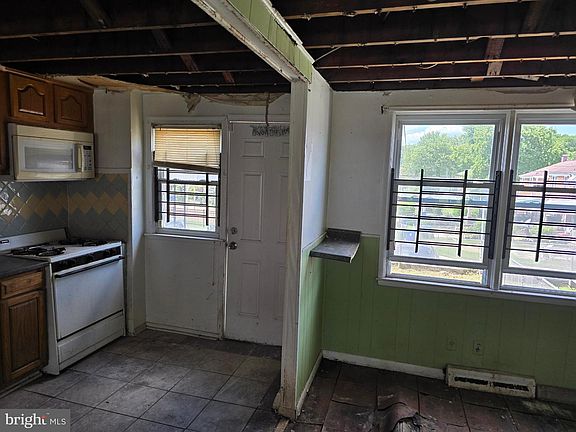 4th image of 5542 Whitby Rd