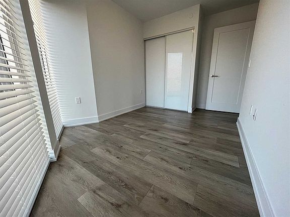 4th image of 575 Bloor St E #1102