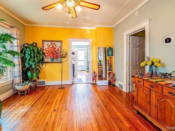 5th image of 8833 Chamberlain St