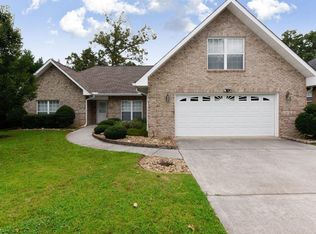 1078 Saint Johns Dr, Maryville, TN 37801