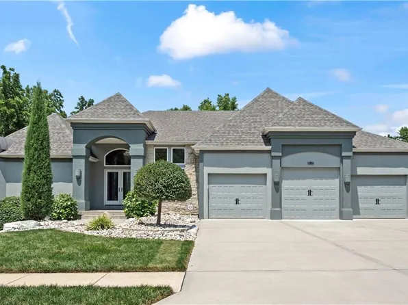 2112 SW Walden Dr, Lees Summit, MO 64081