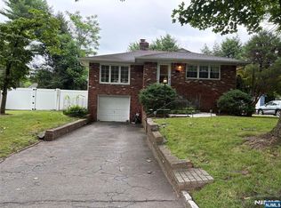 35 Knickerbocker Rd, Closter, NJ 07624