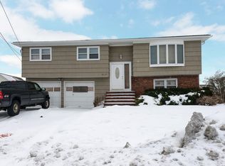 160 W Lido Promenade, Lindenhurst, NY 11757