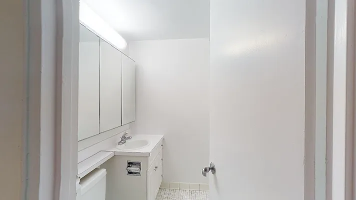 Rented by Bond New York | media 12