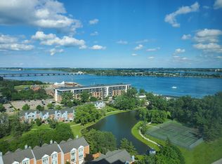 3320 Spinnaker Ln UNIT 13/4B, Detroit, MI 48207