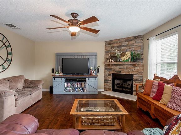 5th image of 725 Raven Dr