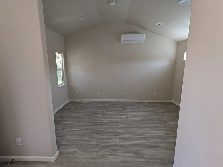 111 La Verne Ave — Photo 6